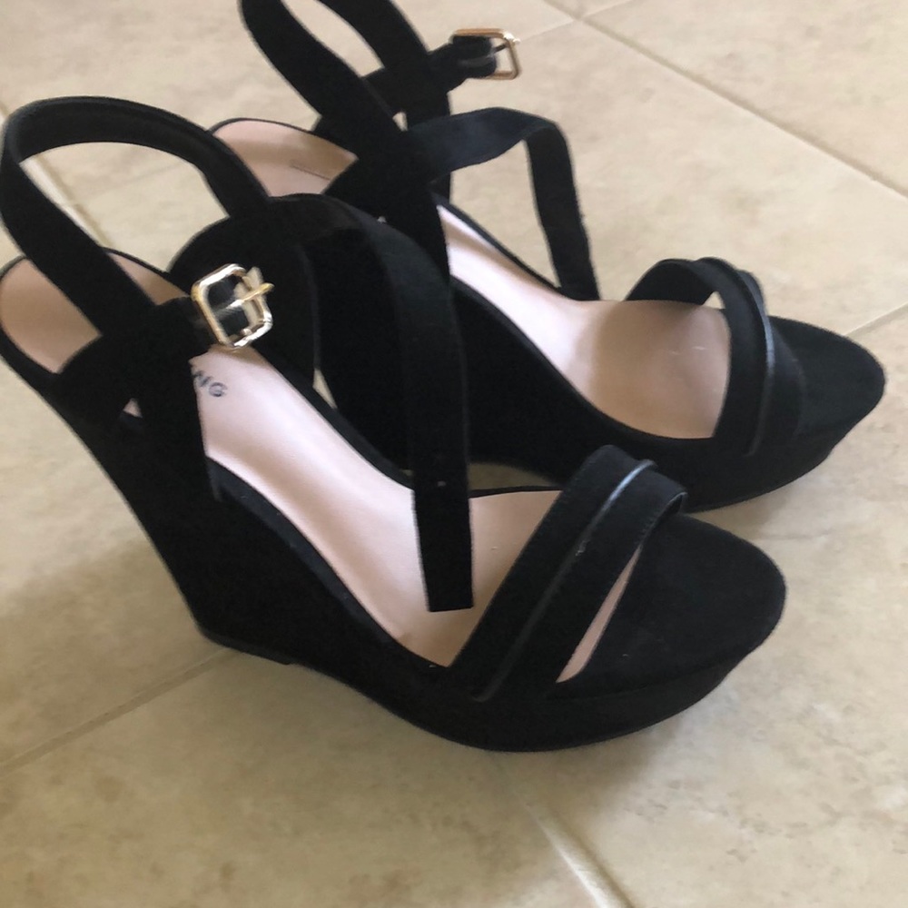 Black platform sandals